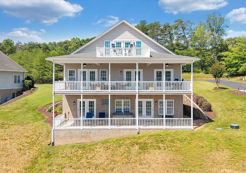 1st image of 25 Lands End Cir