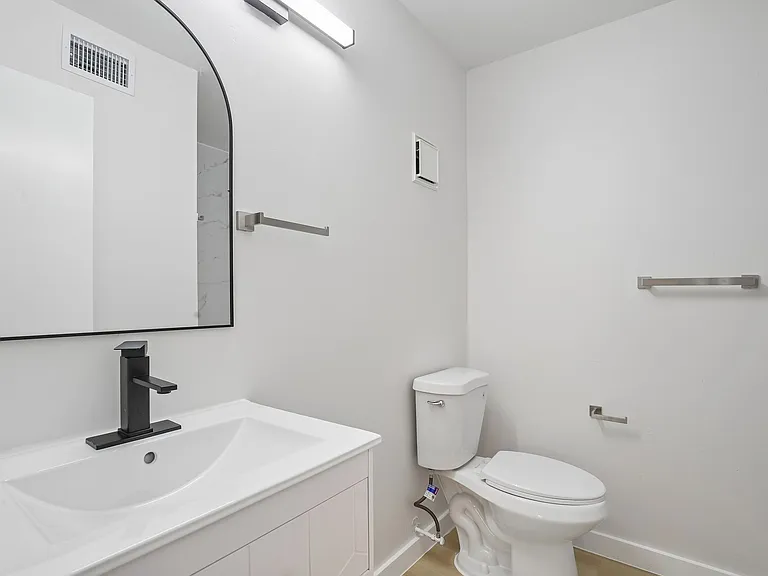 Chateau Apartments - Newly Renovated 1, 2 & 3-Bedrooms at 24th & Hillsboro Village — Photo 35