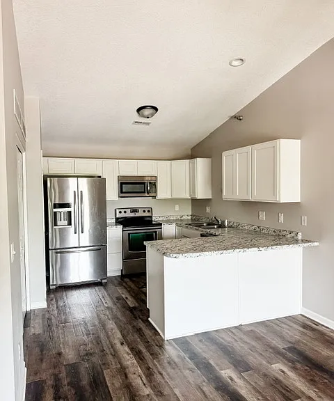 10131 Sutton Dr — Photo 4