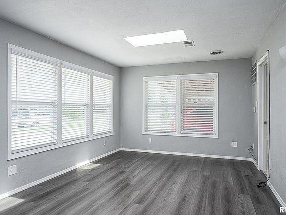 4th image of 2811 W 70th St