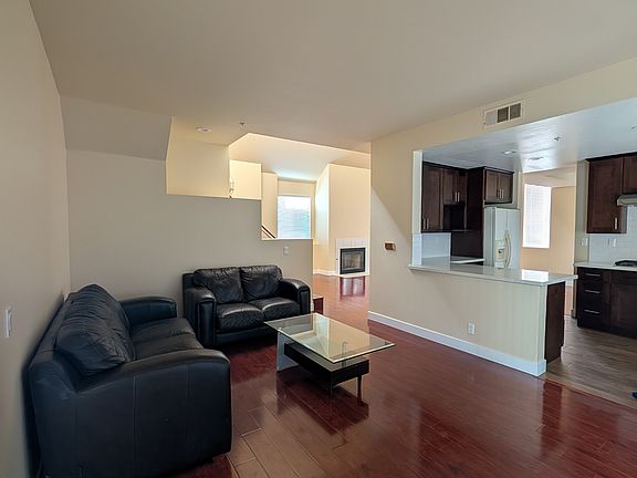 5th image of 330 Eldorado St Unit 8