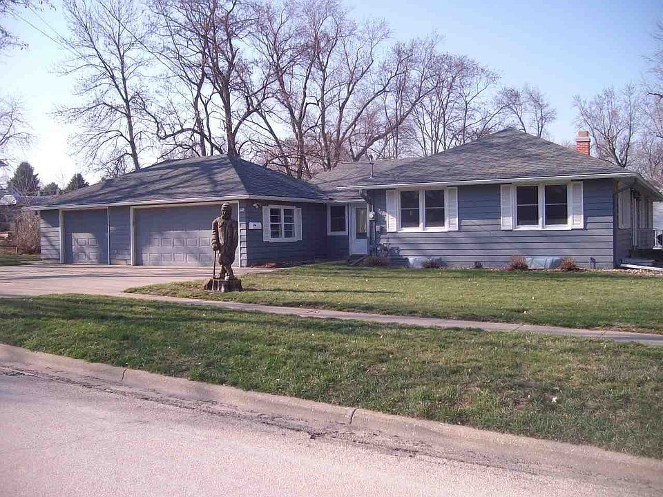 1st image of 207 Lawler St