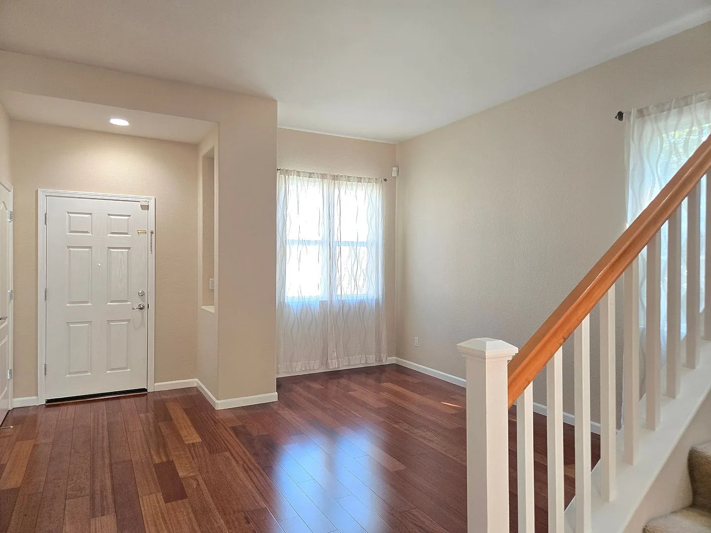 Spacious Evergreen Single Family Home, Corner Lot, Elegant Inside, Fresh Paint, Nice Backyard, De... — Photo 4