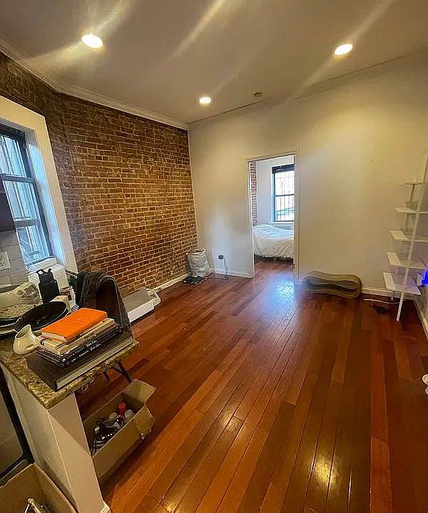 1st image of 403 W 48th St APT 4C
