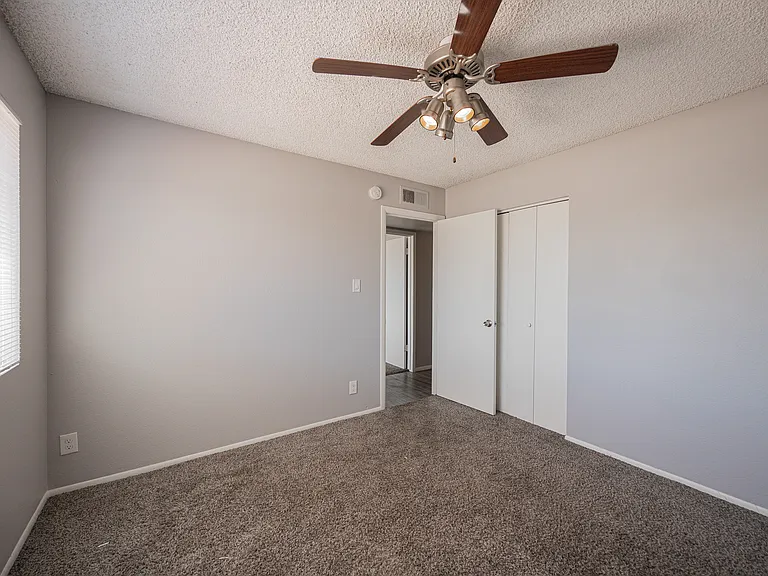 4704 S La Rosa Dr — Photo 18