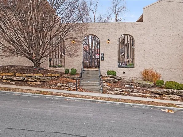 1111 W 46th St APT 30, Kansas City, MO 64112