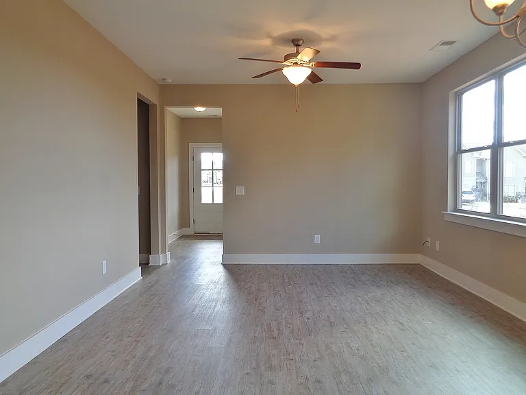 602 The Heights Ln — Photo 3