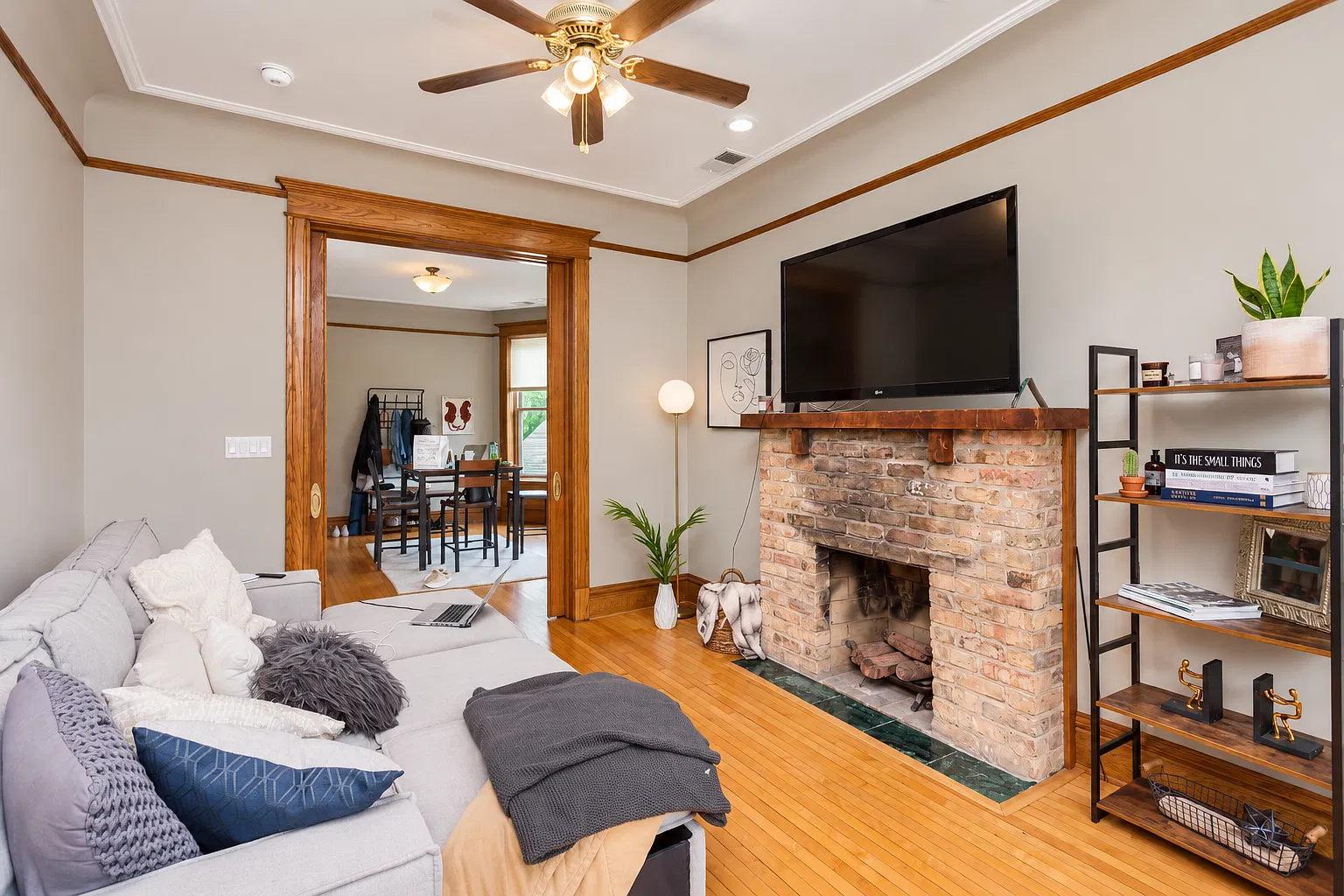 3 bed, 1.0 bath, 1200 sqft, $3,300 — Photo 3