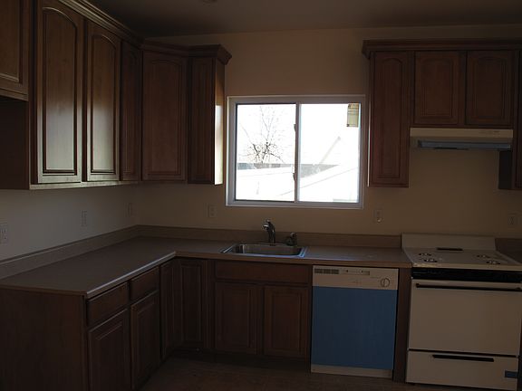 3rd image of 82 Jewett Ave