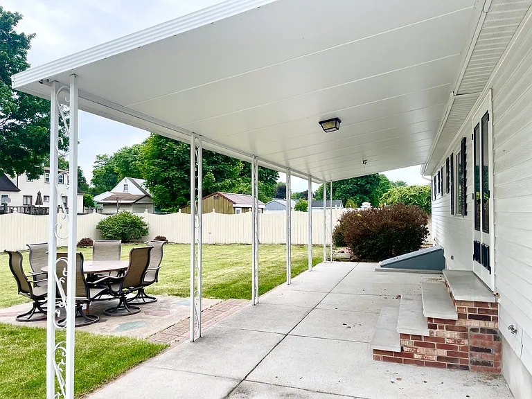 218 Lynnhaven Dr — Photo 4