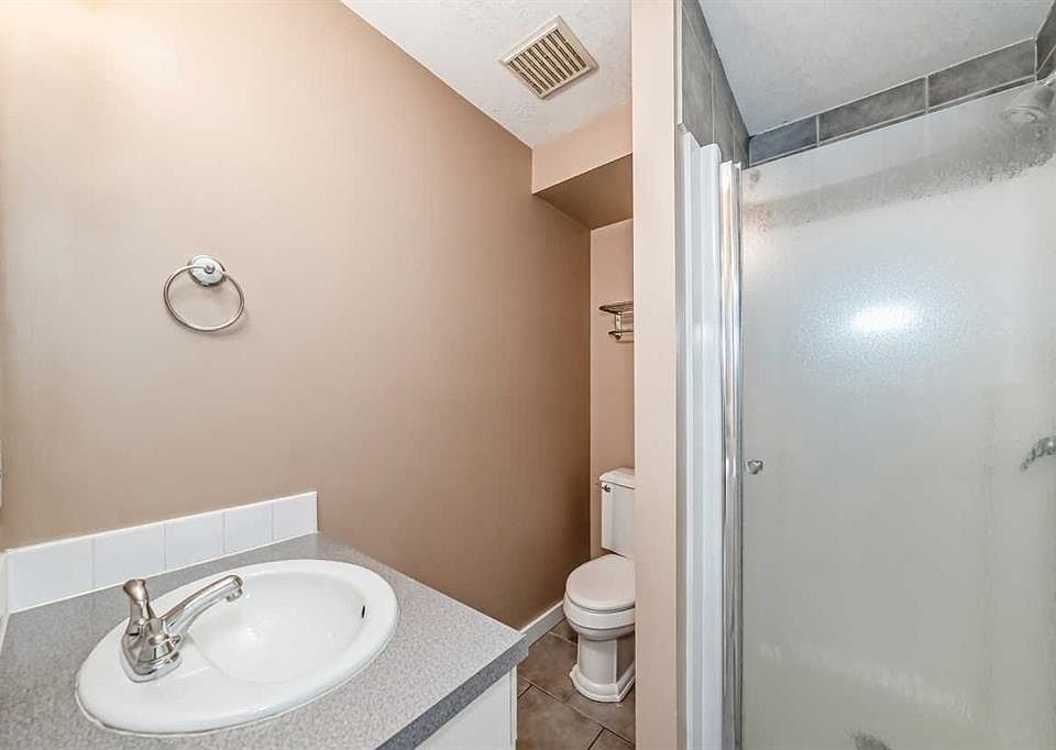 1st image of 1922 S 9th Ave SE #6