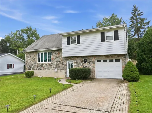 2259 Pinehurst Rd, Bethlehem, PA 18018