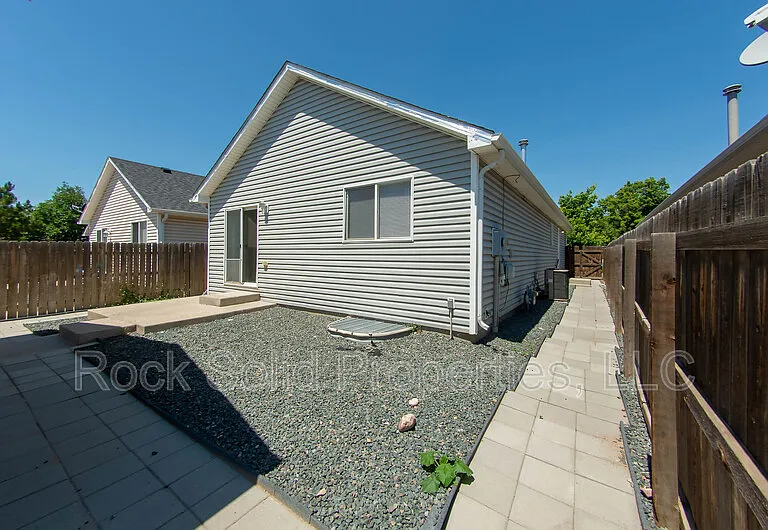 407 E 5th St — Photo 29