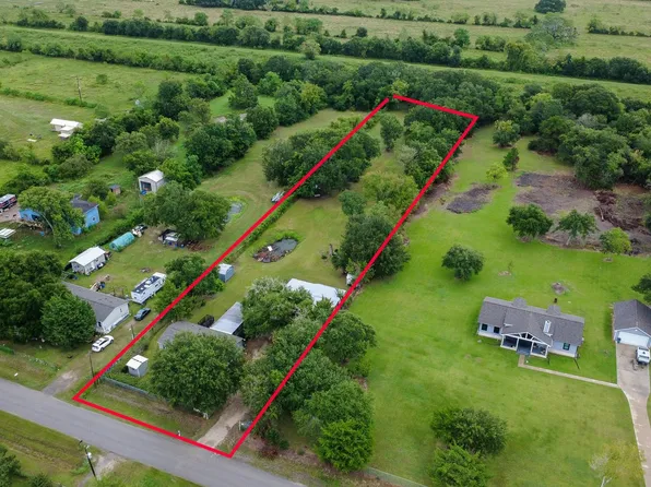 5027 Farmer Rd, Alvin, TX 77511