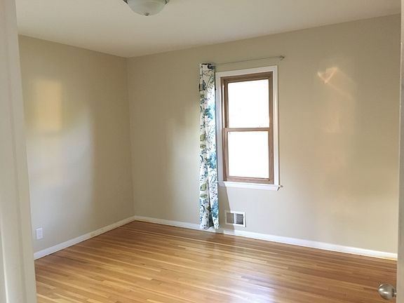 2nd image of 2585 Herschel St
