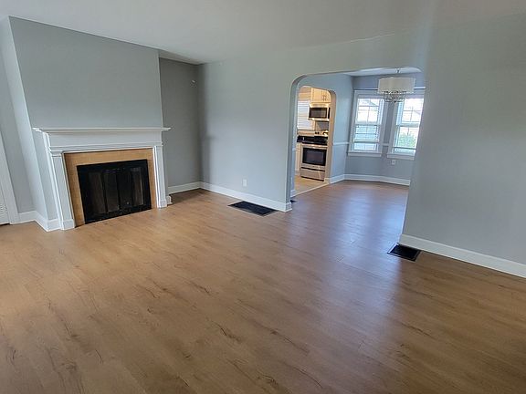 3rd image of 4305 Briarwood Rd
