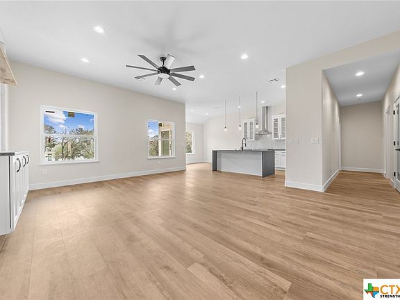 4th image of 15963 Charlya Dr