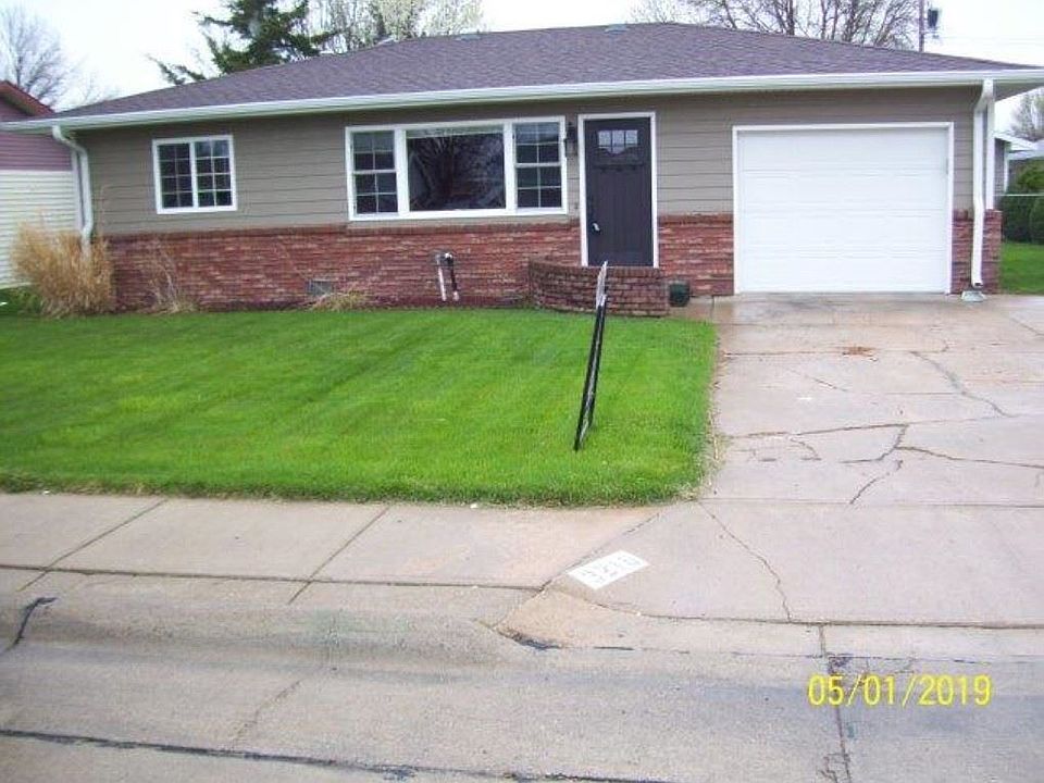 1st image of 3216 W D St