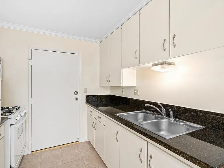 2266 Cazador Dr #21 — Photo 10