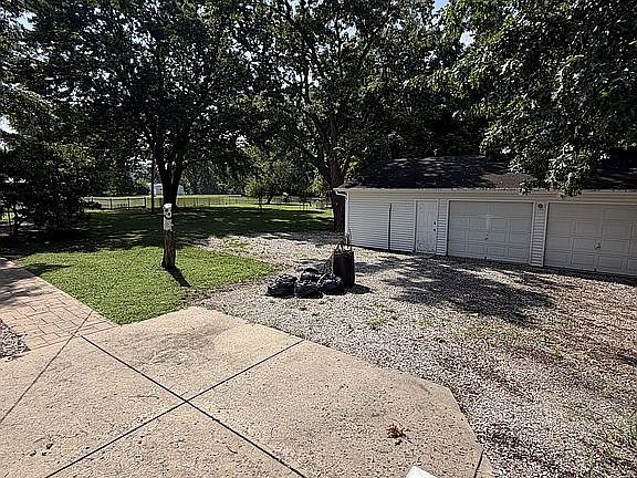 2nd image of 533 Elliot St