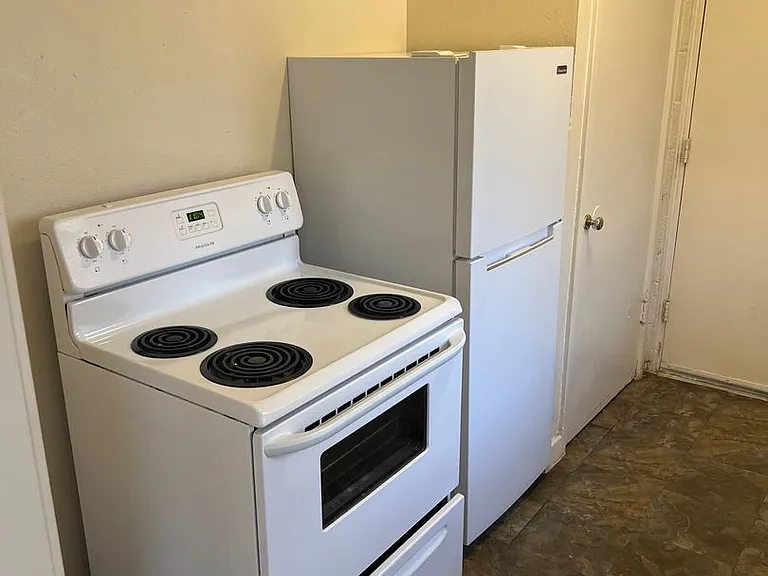 2300 W Hickory St — Photo 15
