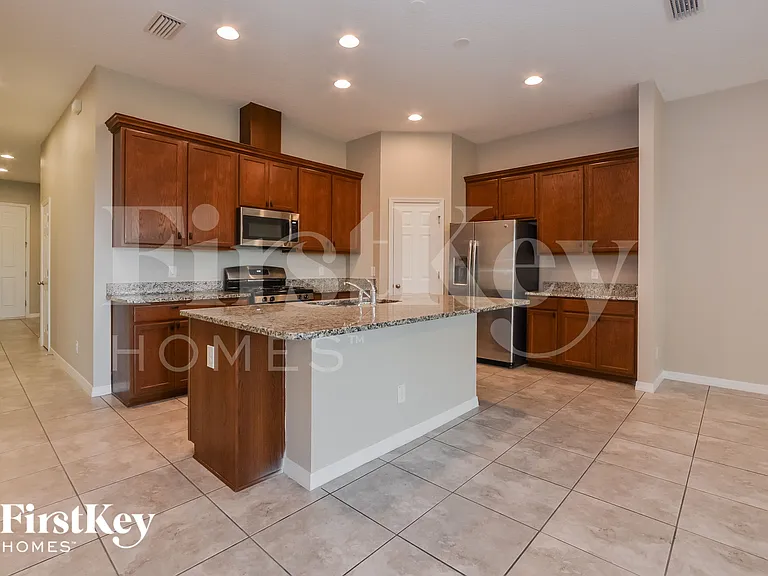 824 Grand Hilltop Dr — Photo 5