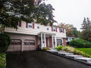 8 Sunnyridge Rd, New Rochelle, NY 10804