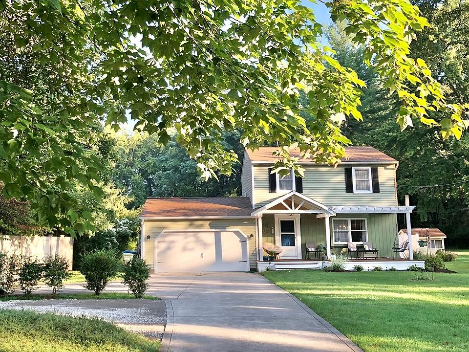 long driveway with turnaround and extra parking