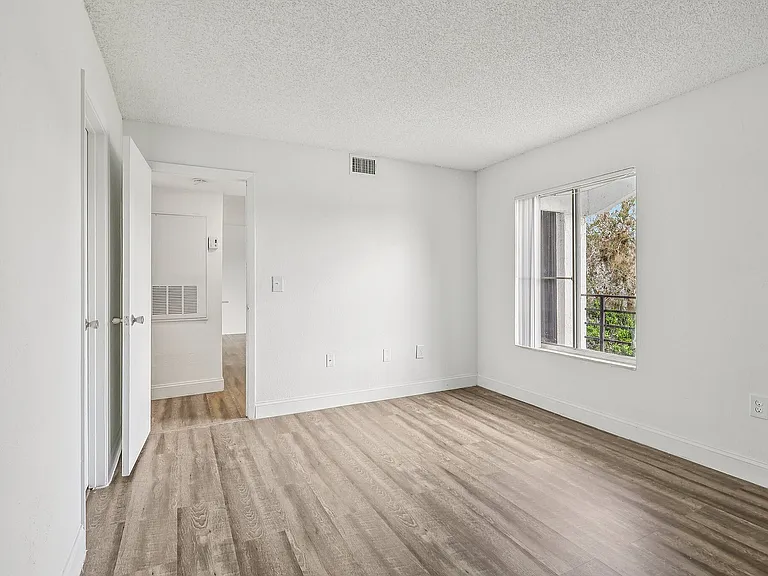 Spacious Bedroom Layouts with a View