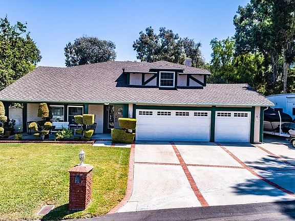 2nd image of 310 S Yorkshire Cir