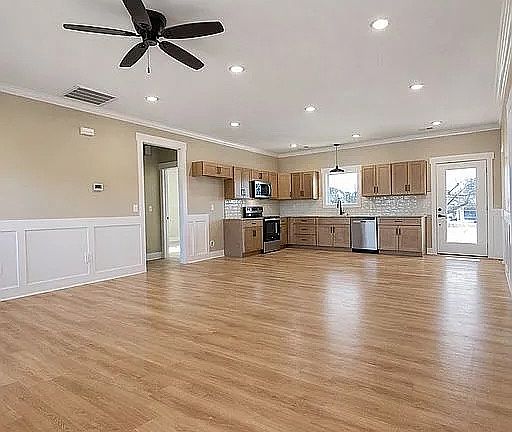 5th image of 704 Mitchell Dr