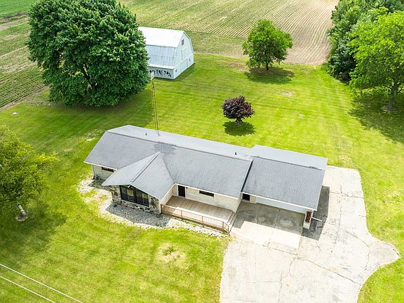 3rd image of 3100 Deckerville Rd