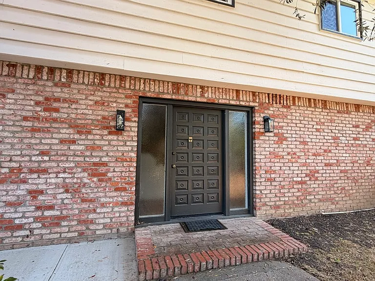 3001 Ross Rd — Photo 2