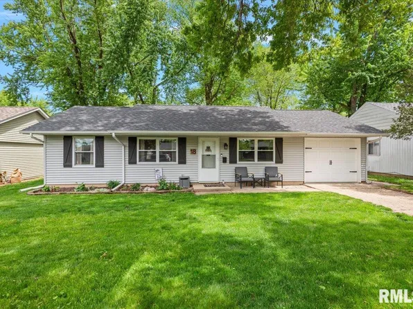 18 Nottingham Dr, Chatham, IL 62629