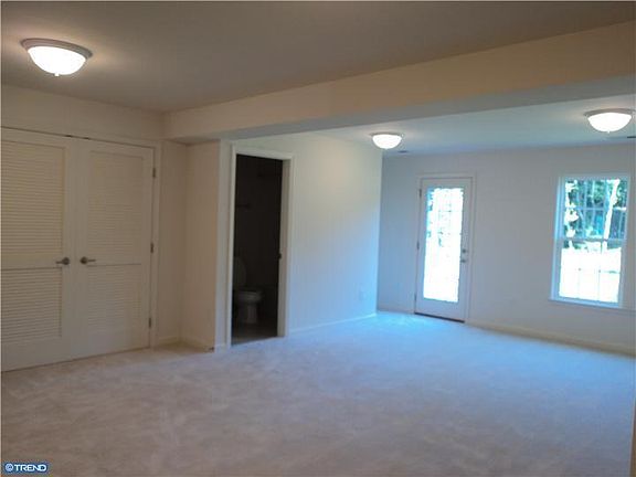 3rd image of 369 Latrobe Dr