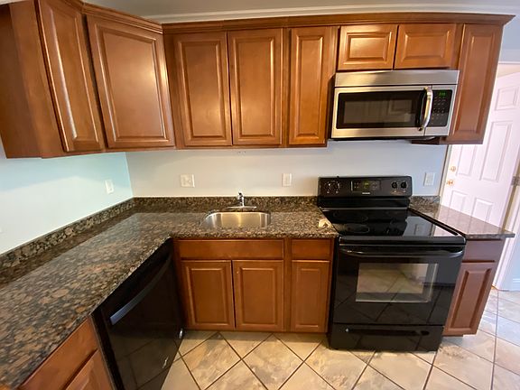 2nd image of 503 Elm St APT 2