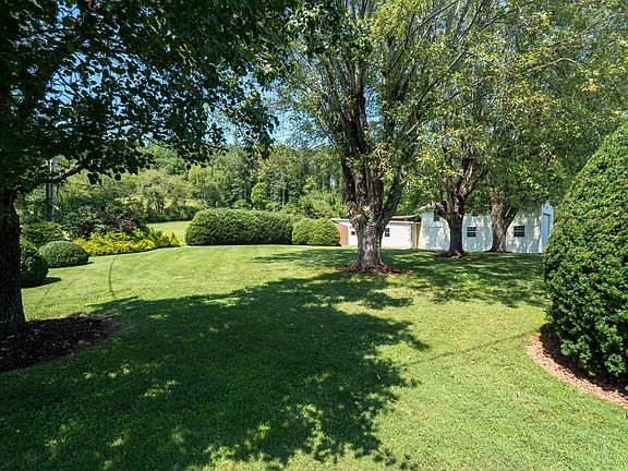 3rd image of 155 Tennessee Dr