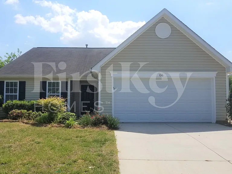 136 Rockbridge Ct — Photo 1
