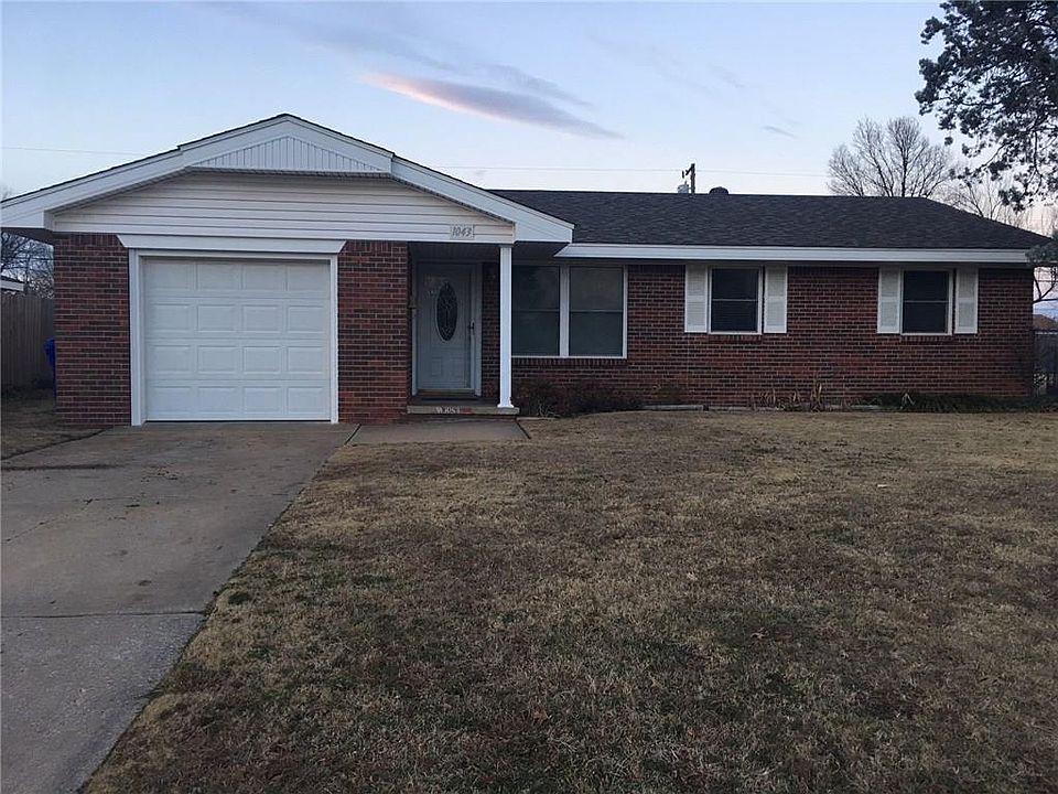 1st image of 1043 Carlisle Cir
