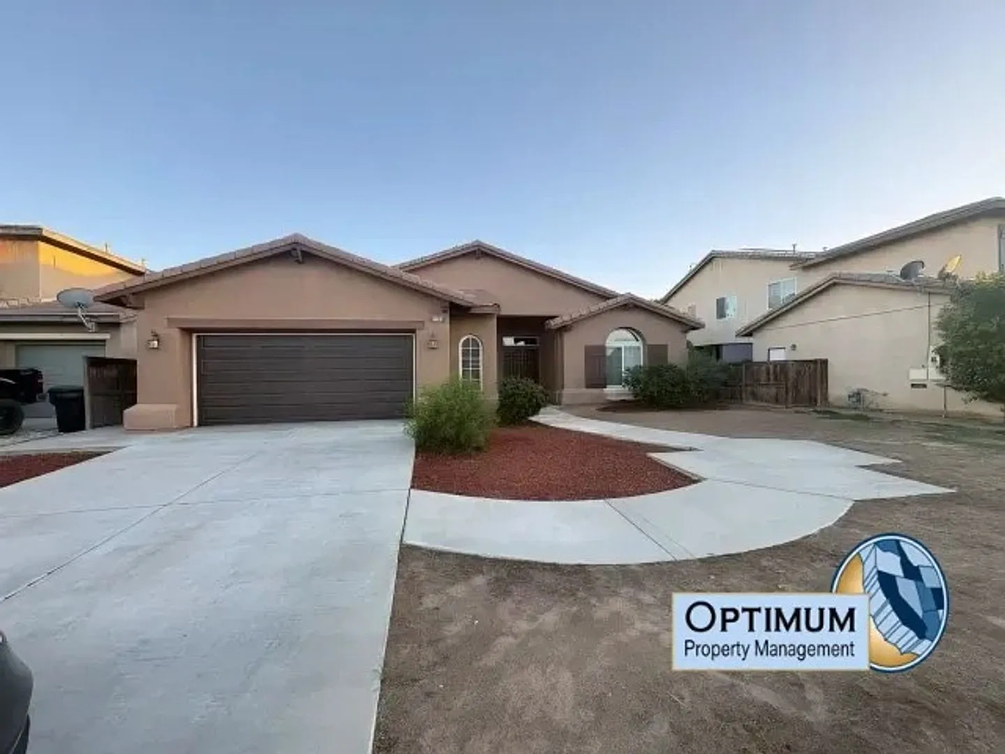 Beautiful 3-Bedroom Home in Victorville — Photo 1
