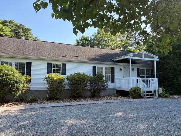100 River Creek Rd, Wirtz, VA 24184
