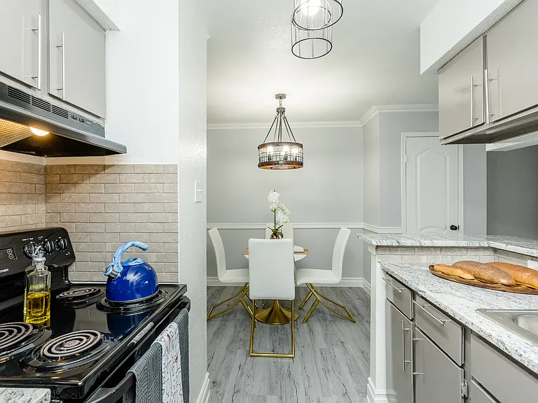 Villa Solano Apartments — Photo 16