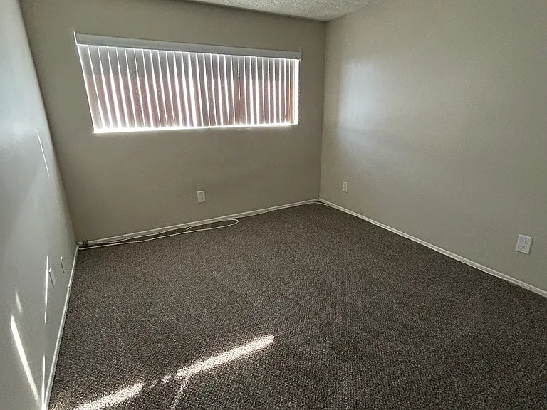 Taylor Garden Apartments — Photo 31