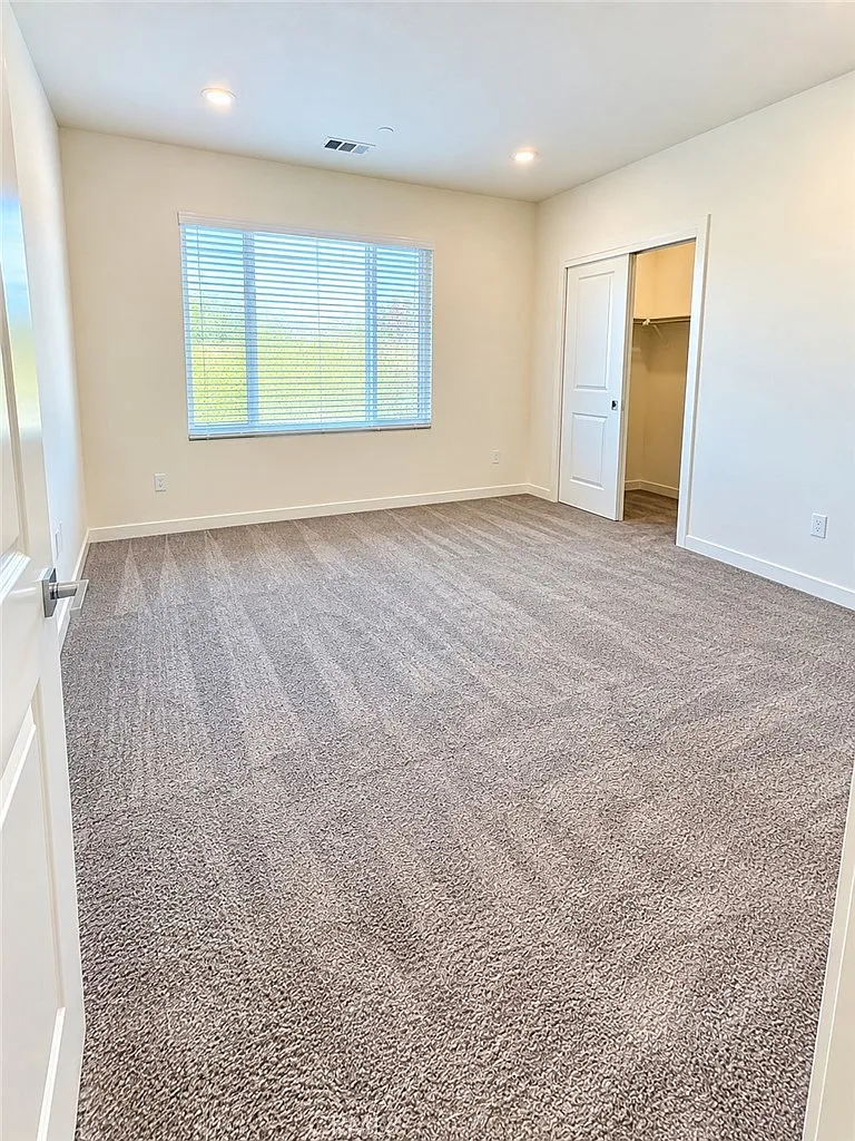 4 bed, 3.5 bath, 2141 sqft, $5,380 — Photo 4
