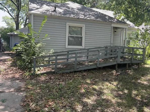 2212 SW Plass Ave, Topeka, KS 66611