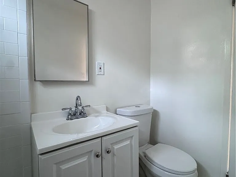 1422 Talmadge St #2 — Photo 9