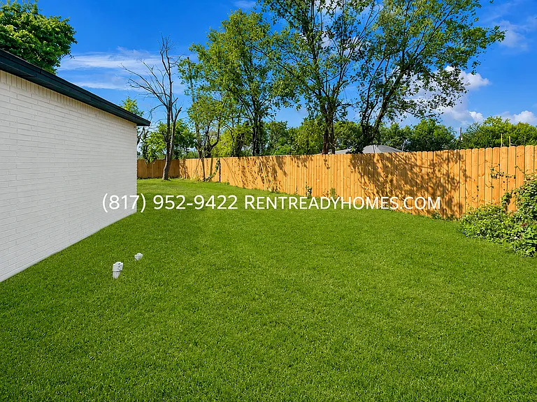 1621 Locust St — Photo 20
