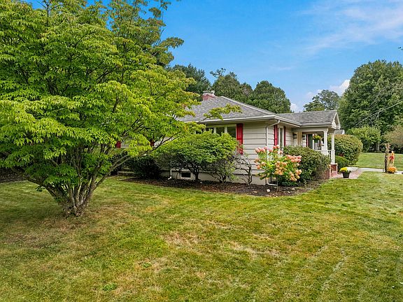 4th image of 14 Forbes Ln