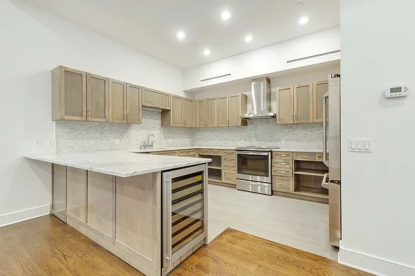 Rented by Compass | media 22