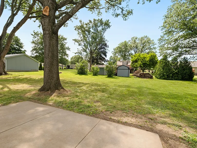Valley View Dr — Photo 28